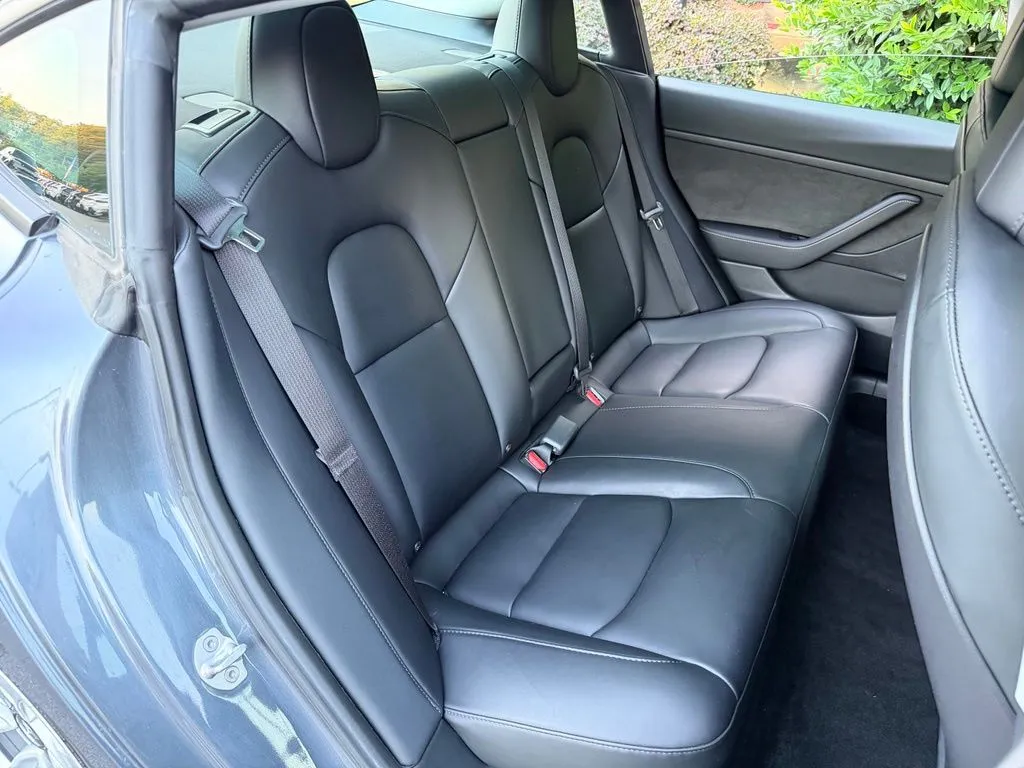 Tesla Model 3 photo 35