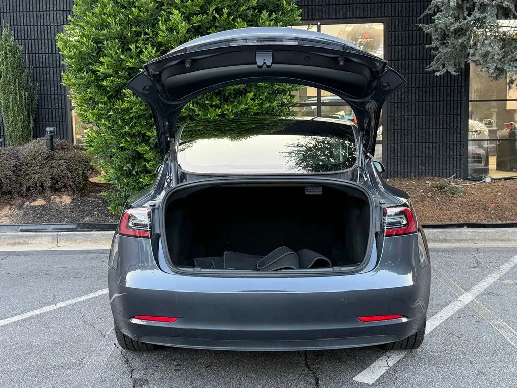 Tesla Model 3 photo 17
