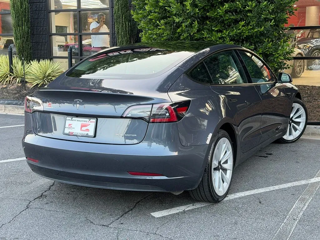 Tesla Model 3 photo 12
