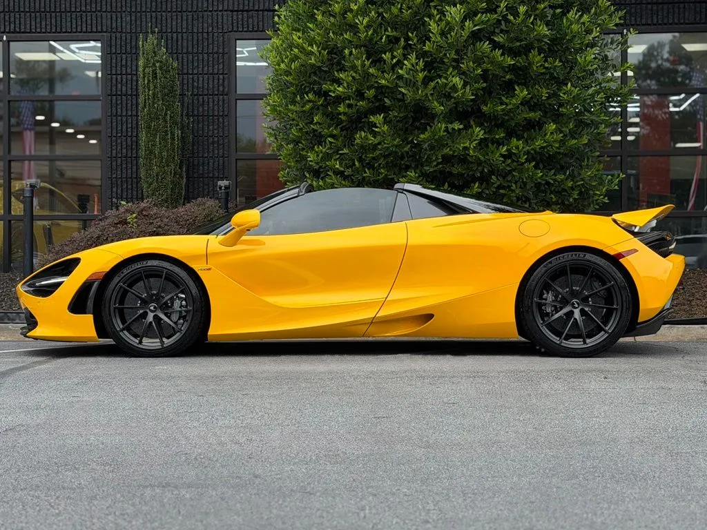 McLaren 720S photo 11