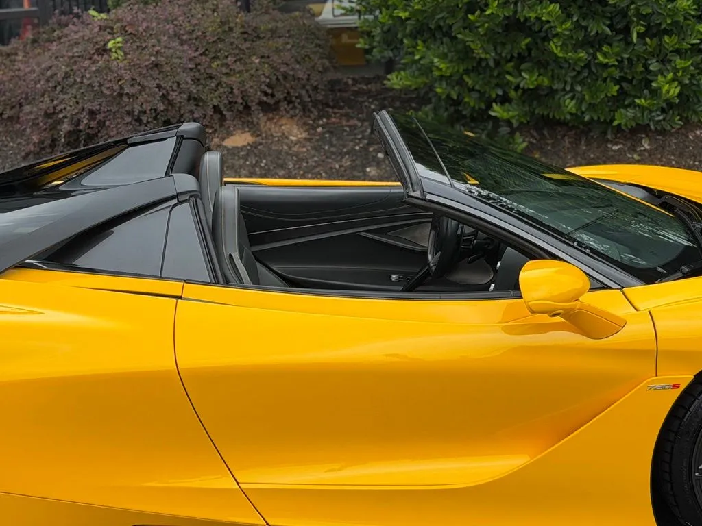 McLaren 720S photo 30