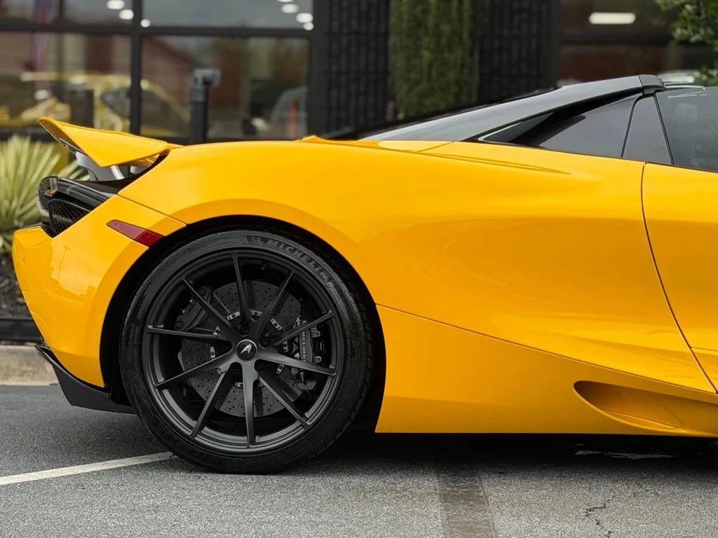 McLaren 720S photo 23