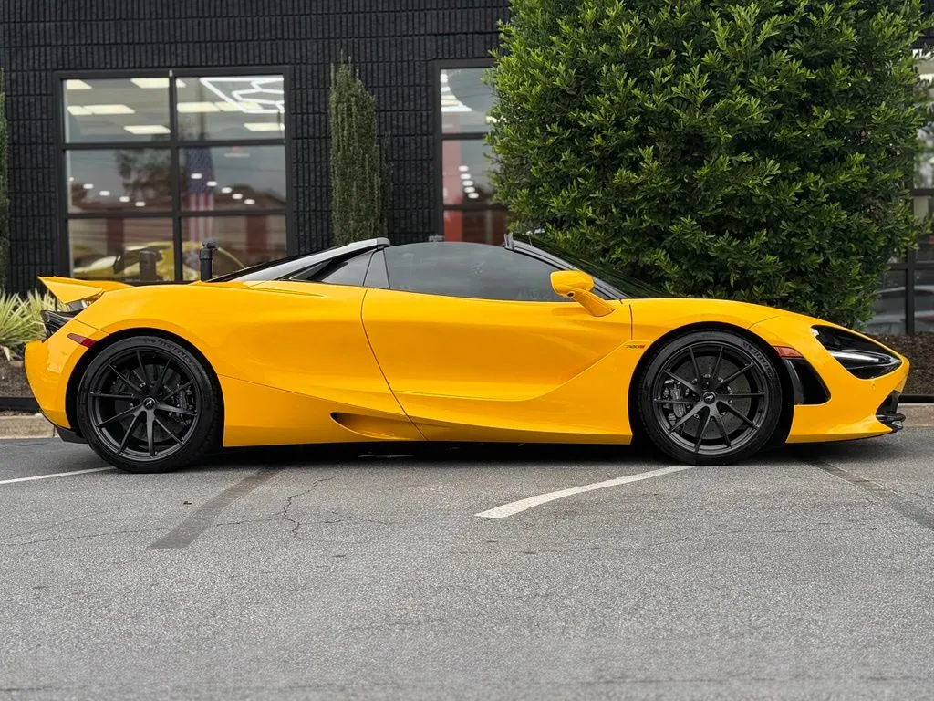 McLaren 720S photo 22
