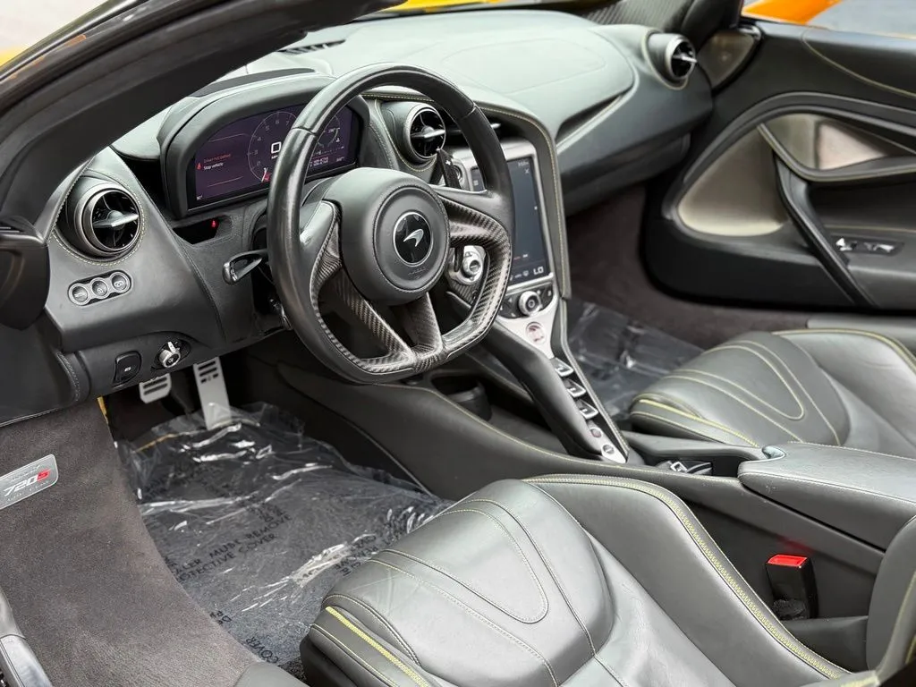 McLaren 720S photo 32