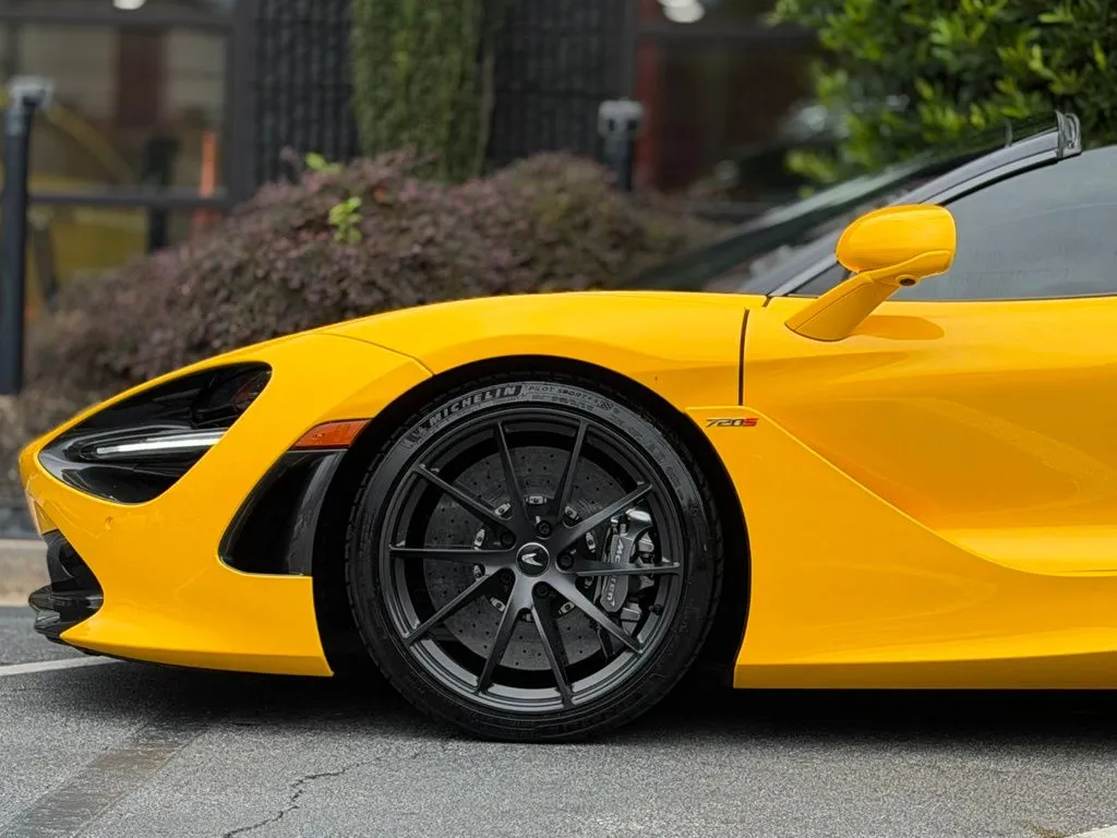 McLaren 720S photo 12