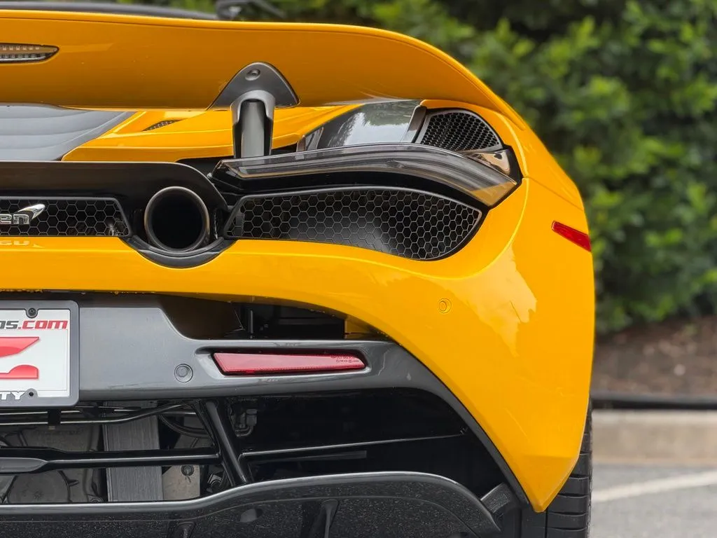 McLaren 720S photo 18
