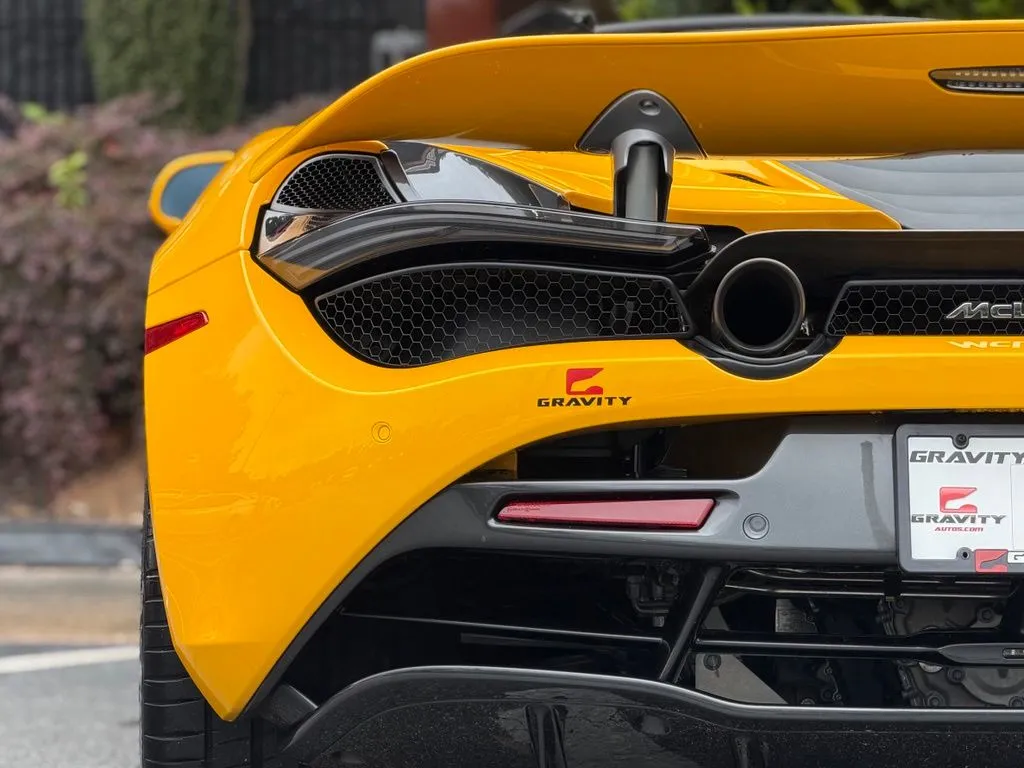 McLaren 720S photo 17