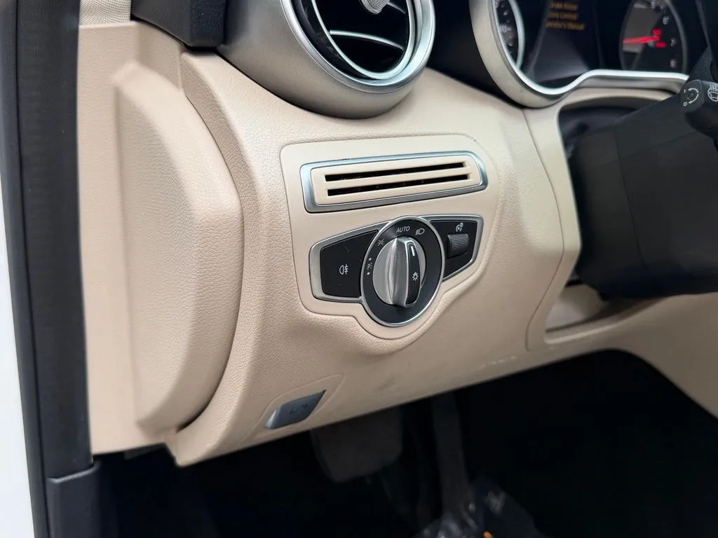 Mercedes-Benz C-Class photo 25