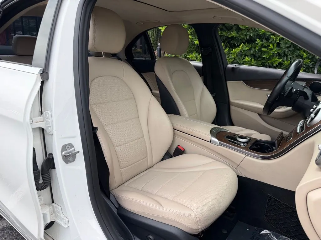 Mercedes-Benz C-Class photo 32