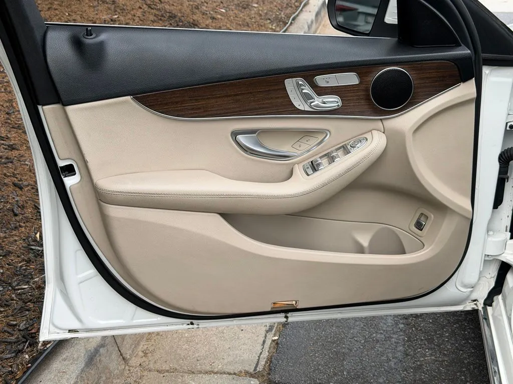 Mercedes-Benz C-Class photo 26
