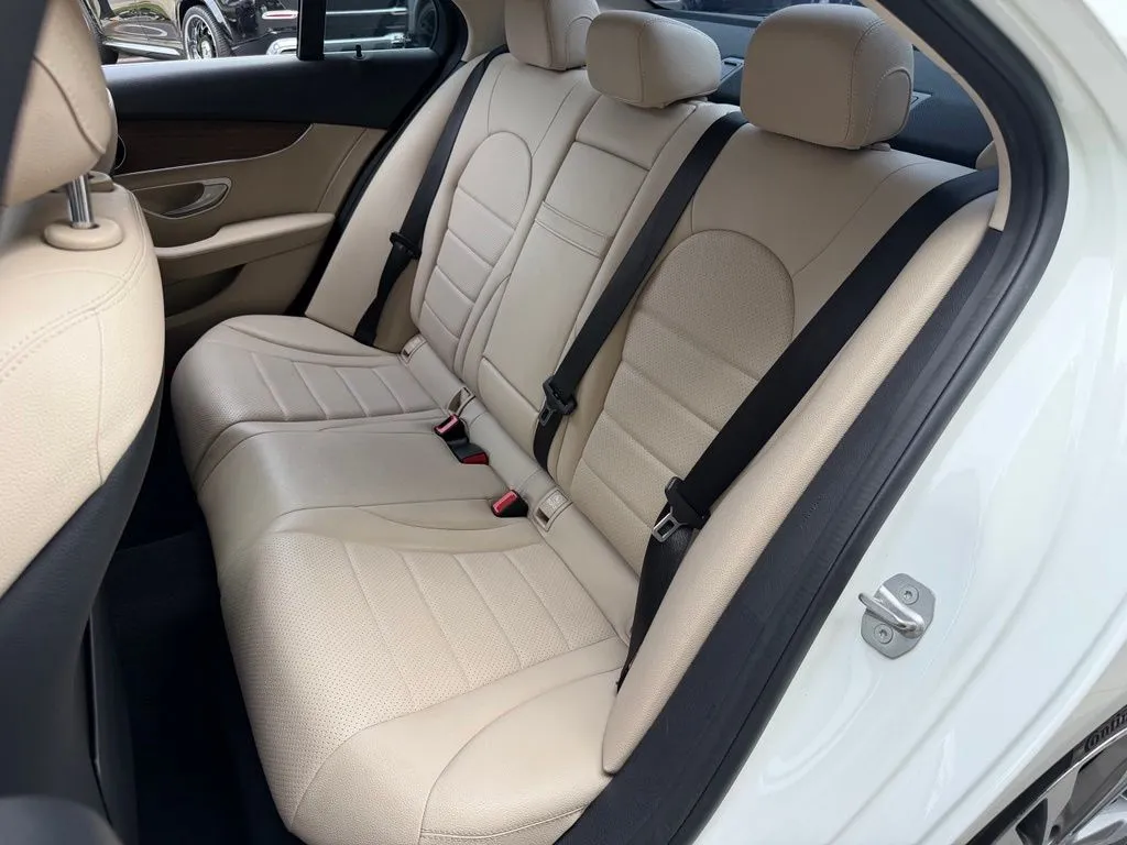 Mercedes-Benz C-Class photo 29