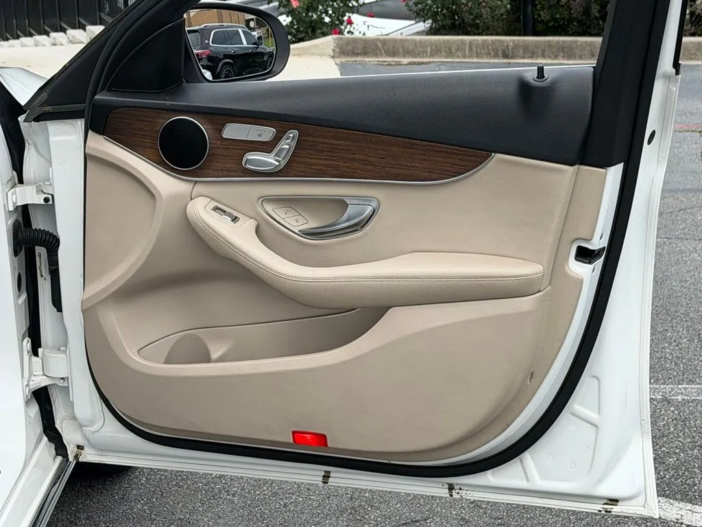 Mercedes-Benz C-Class photo 33