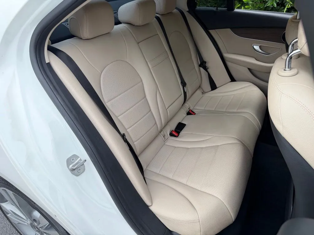Mercedes-Benz C-Class photo 36