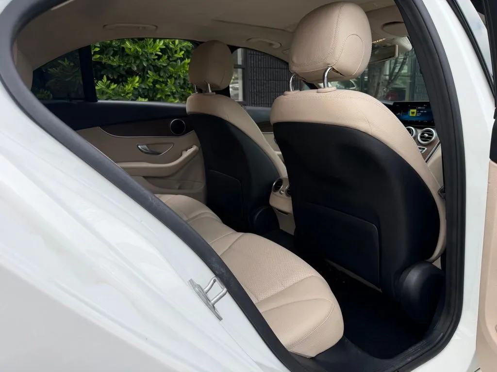 Mercedes-Benz C-Class photo 35