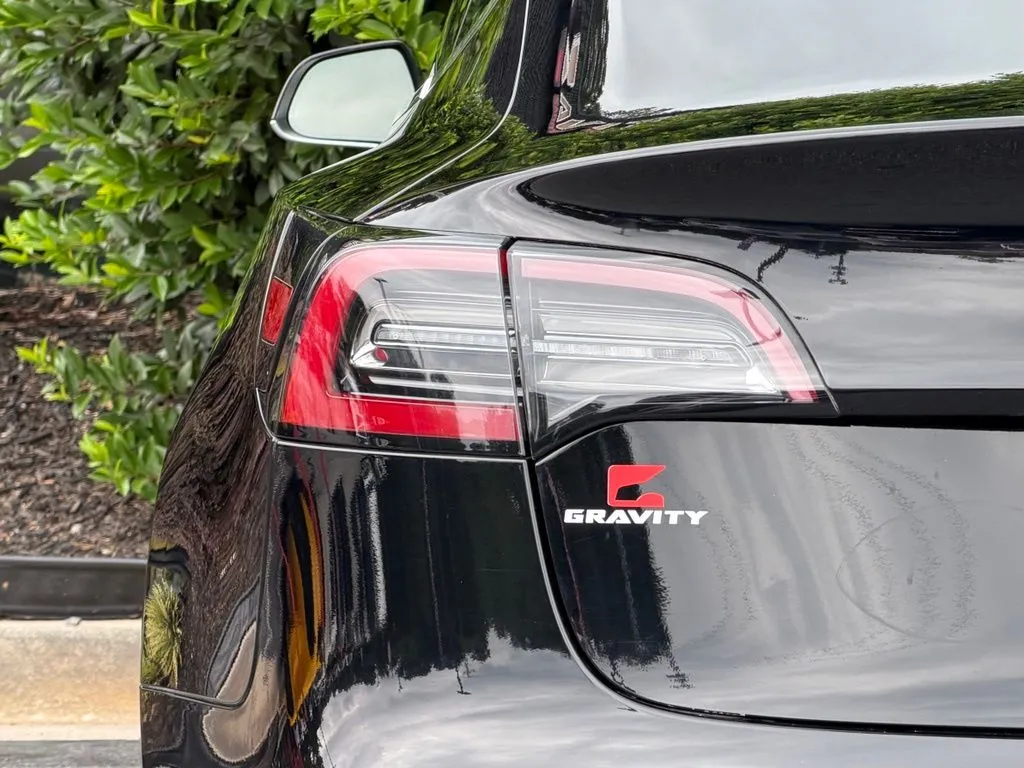 Tesla Model 3 photo 15