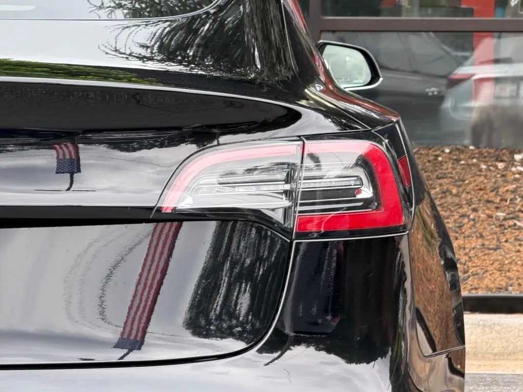 Tesla Model 3 photo 16