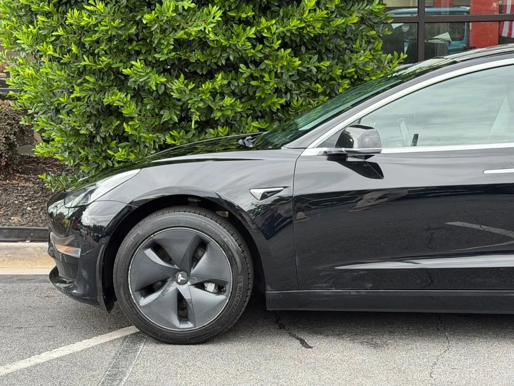 Tesla Model 3 photo 10