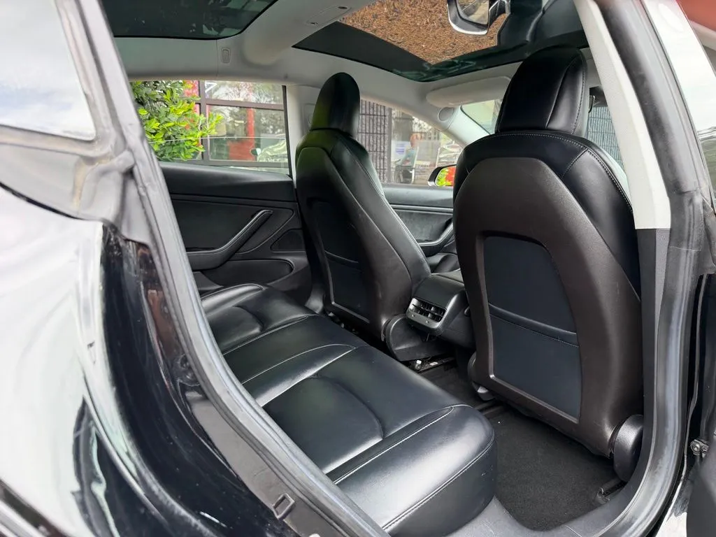 Tesla Model 3 photo 38
