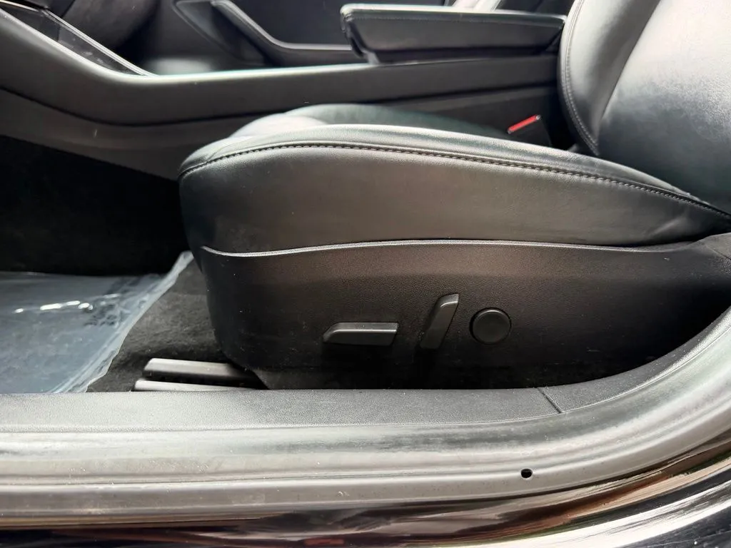 Tesla Model 3 photo 27