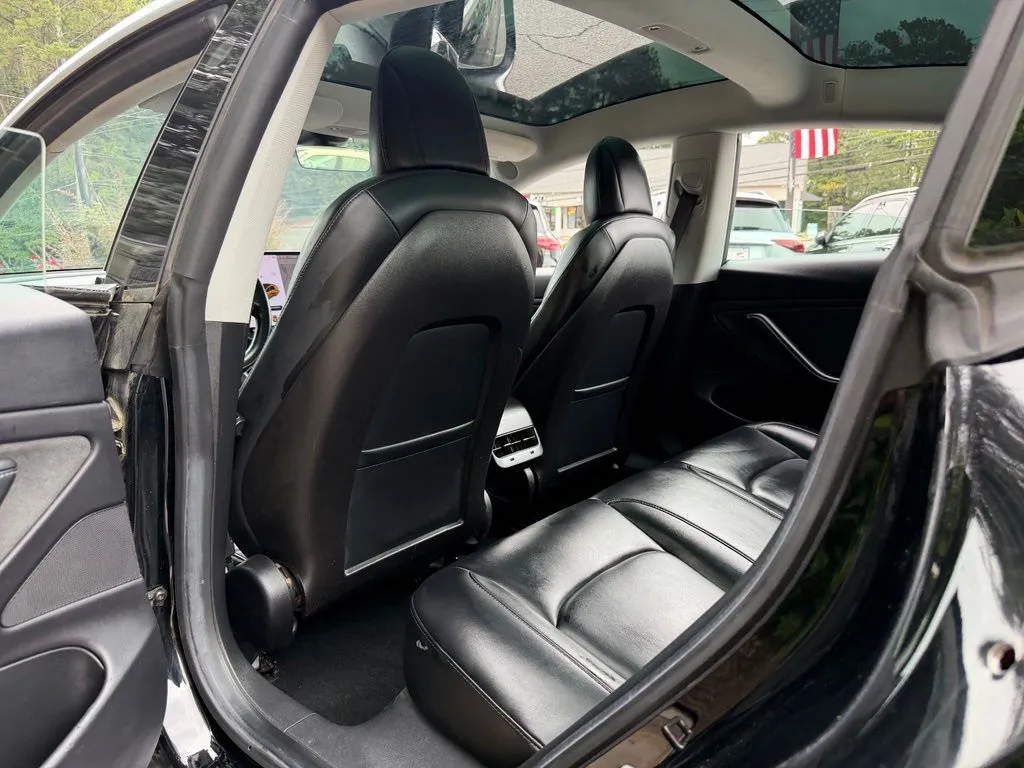 Tesla Model 3 photo 30