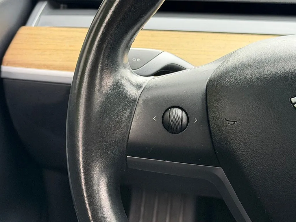 Tesla Model 3 photo 44