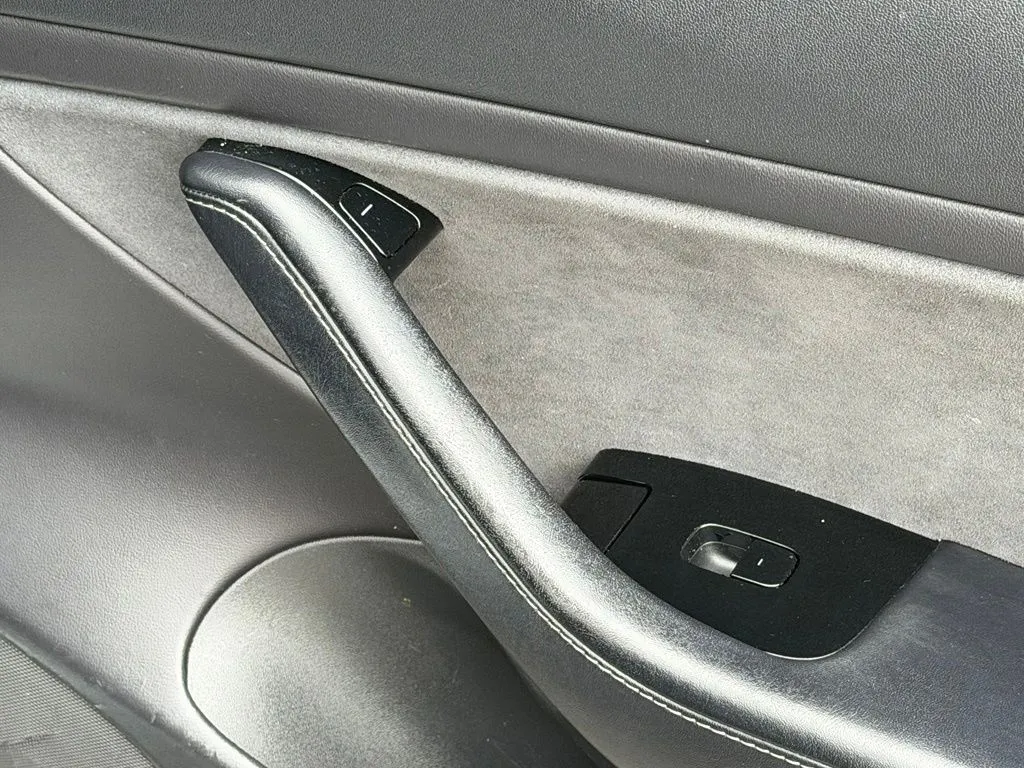 Tesla Model 3 photo 37