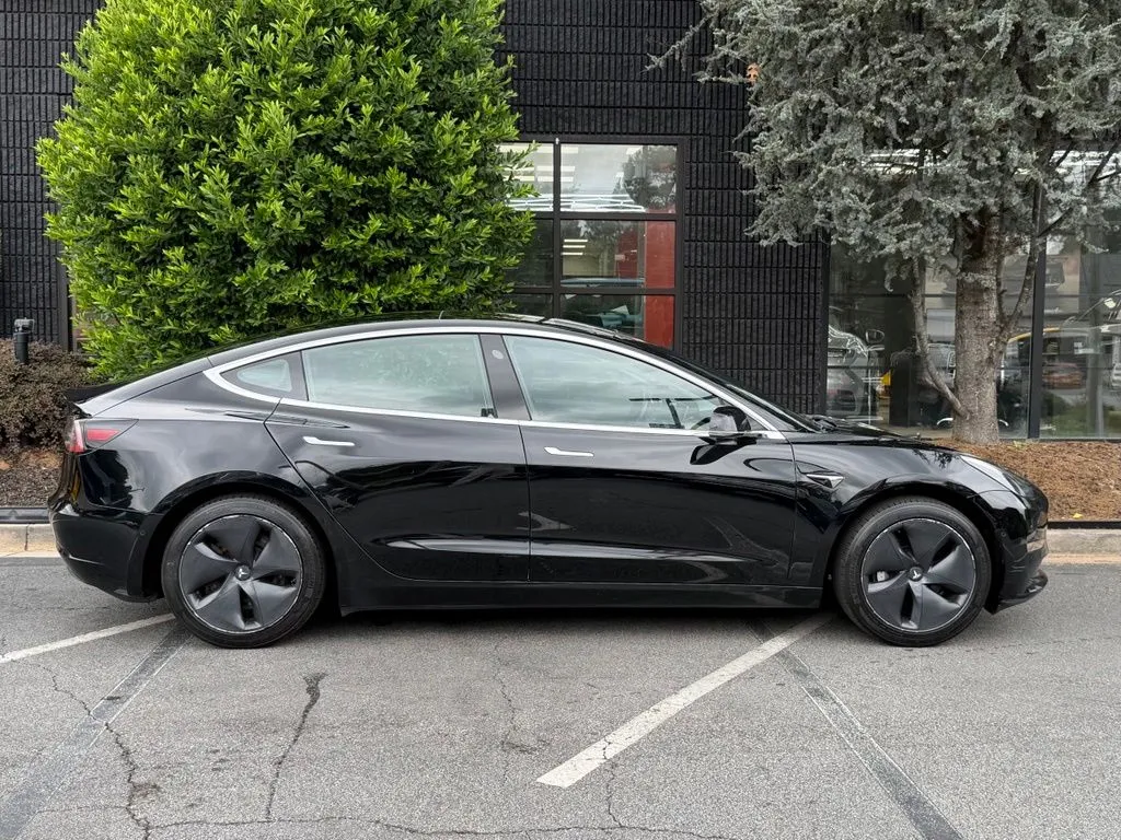 Tesla Model 3 photo 21