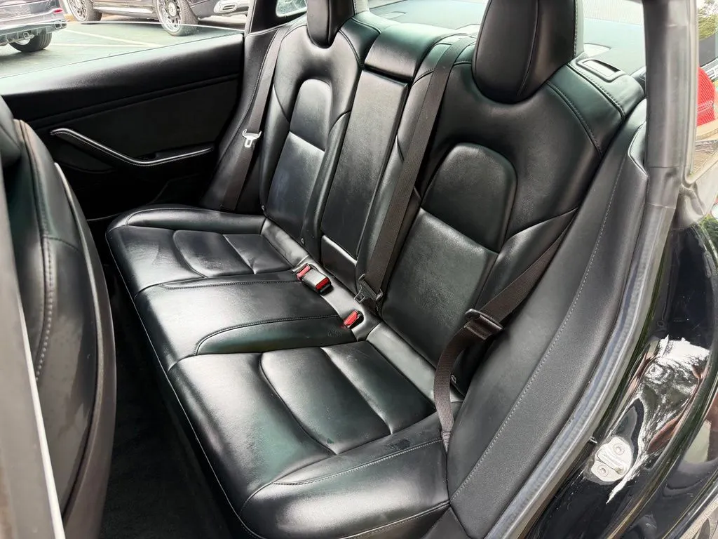 Tesla Model 3 photo 31