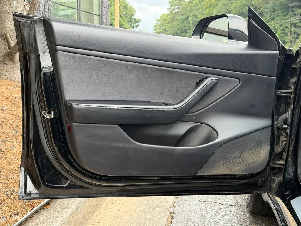 Tesla Model 3 photo 28