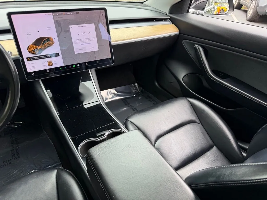 Tesla Model 3 photo 42