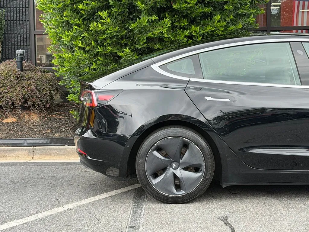 Tesla Model 3 photo 22