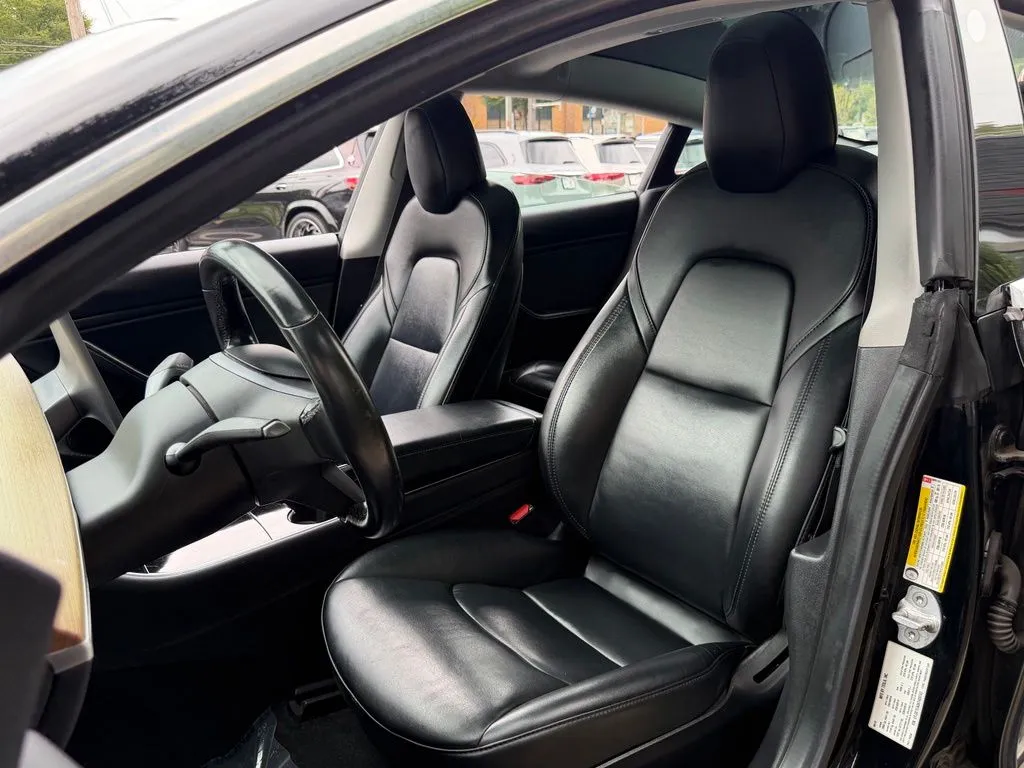 Tesla Model 3 photo 26