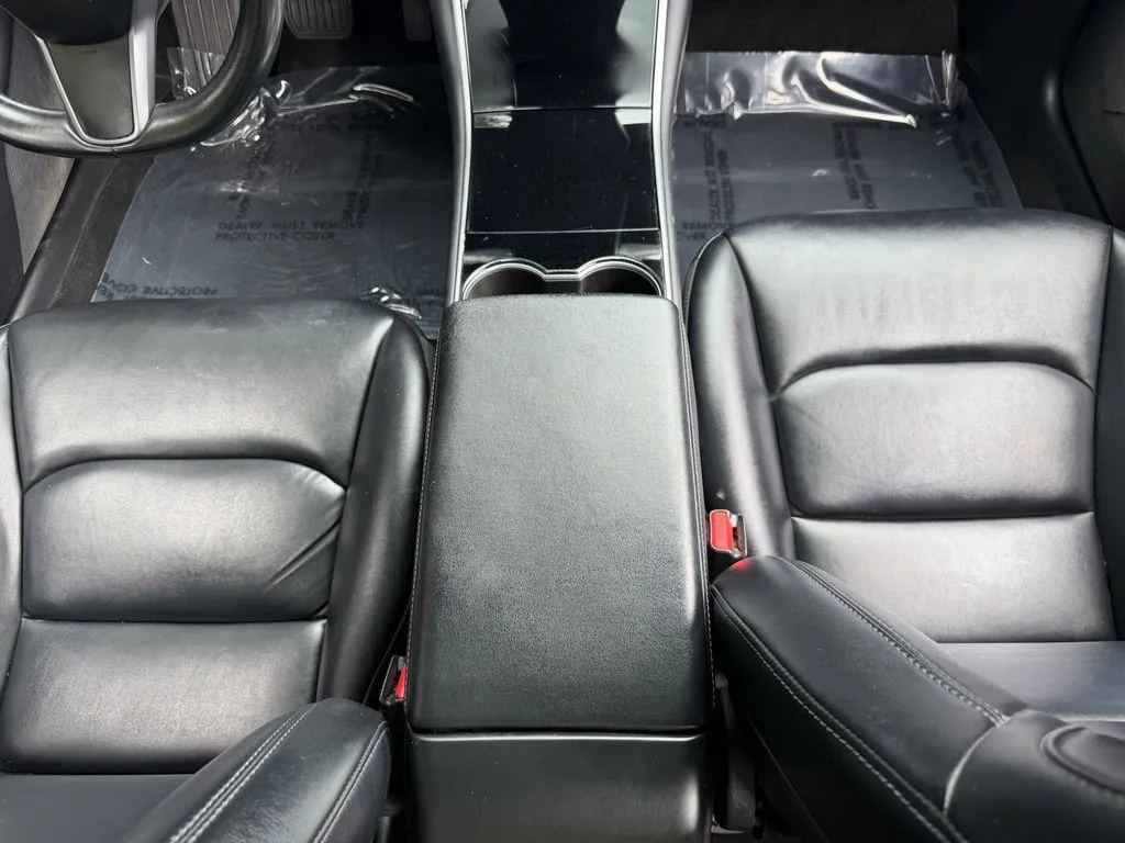 Tesla Model 3 photo 47