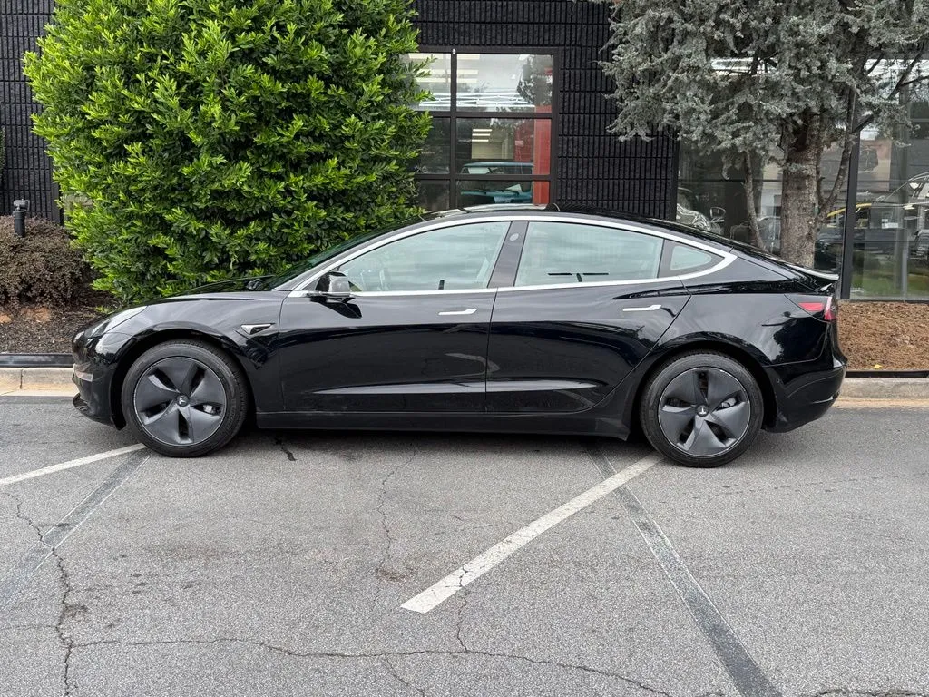 Tesla Model 3 photo 9