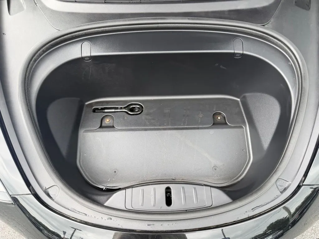 Tesla Model 3 photo 6