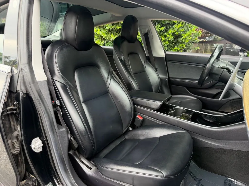 Tesla Model 3 photo 34