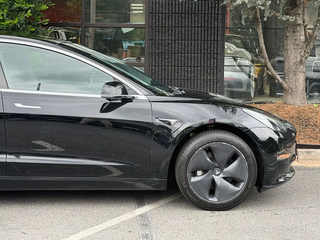 Tesla Model 3 photo 23