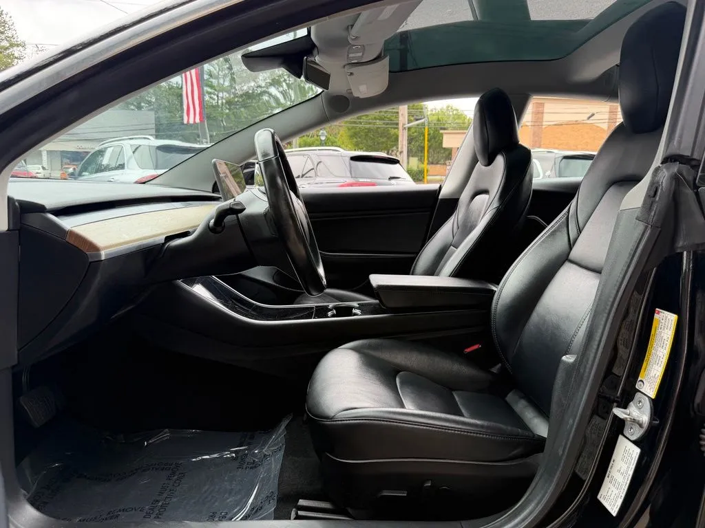 Tesla Model 3 photo 25