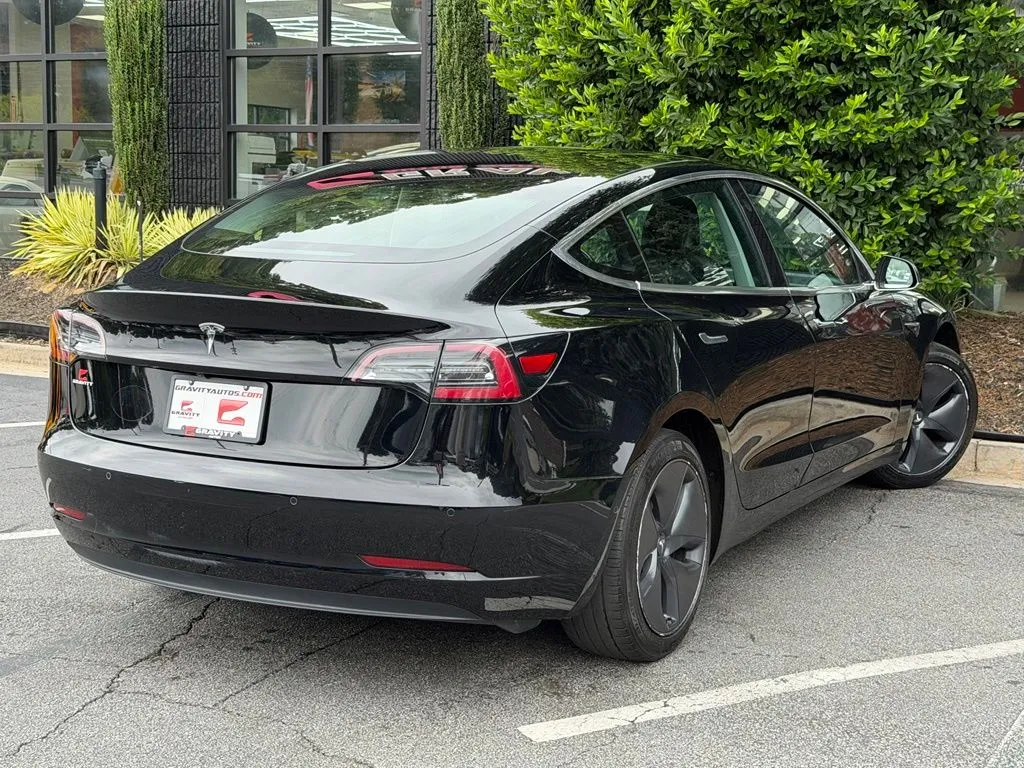 Tesla Model 3 photo 12