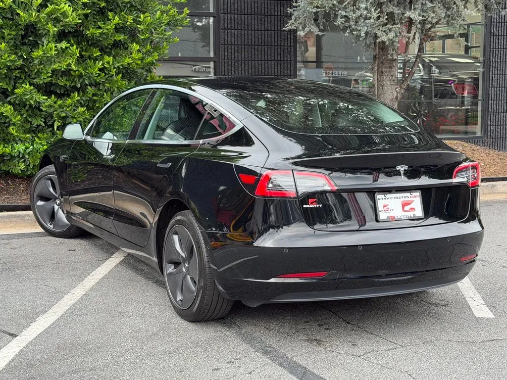 Tesla Model 3 photo 19