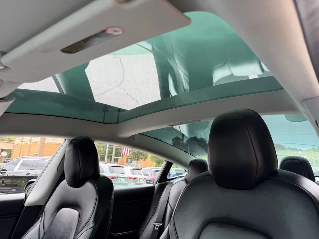 Tesla Model 3 photo 50
