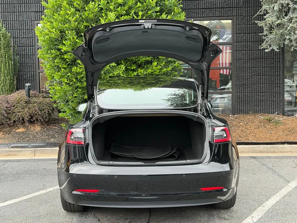 Tesla Model 3 photo 17