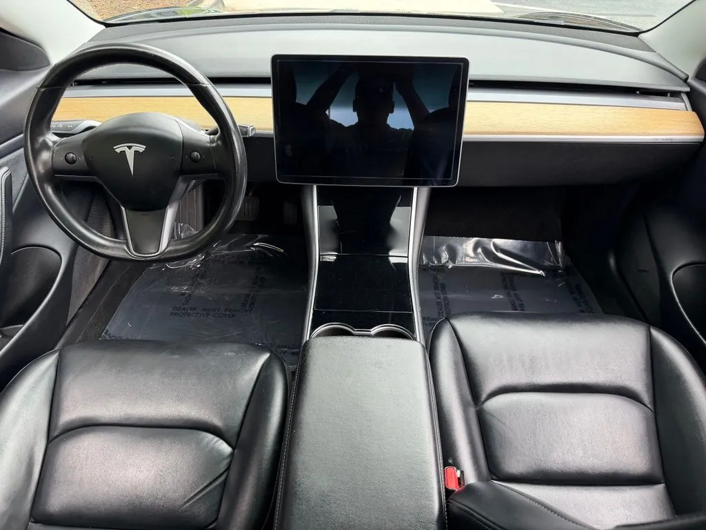 Tesla Model 3 photo 40