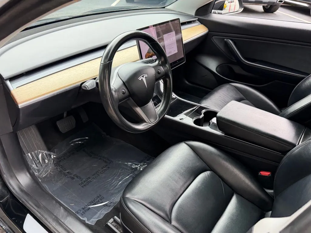 Tesla Model 3 photo 24