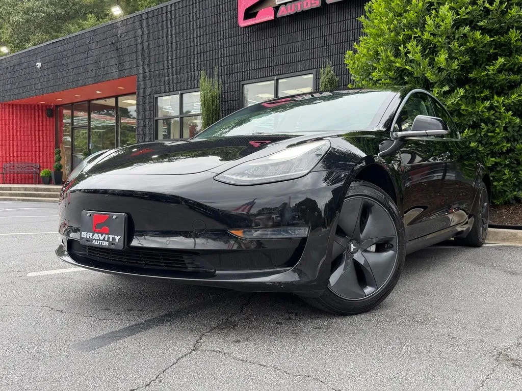 Tesla Model 3 photo 2
