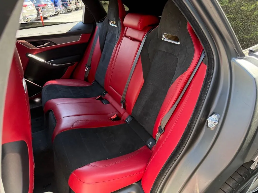 Jaguar F-PACE photo 33