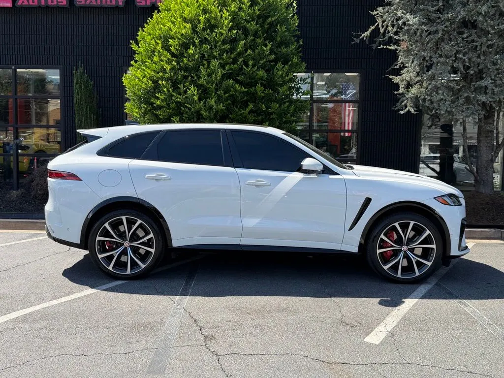 Jaguar F-PACE photo 22