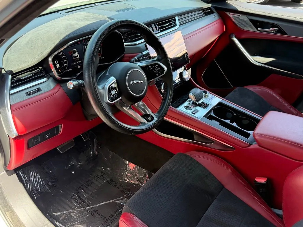 Jaguar F-PACE photo 25