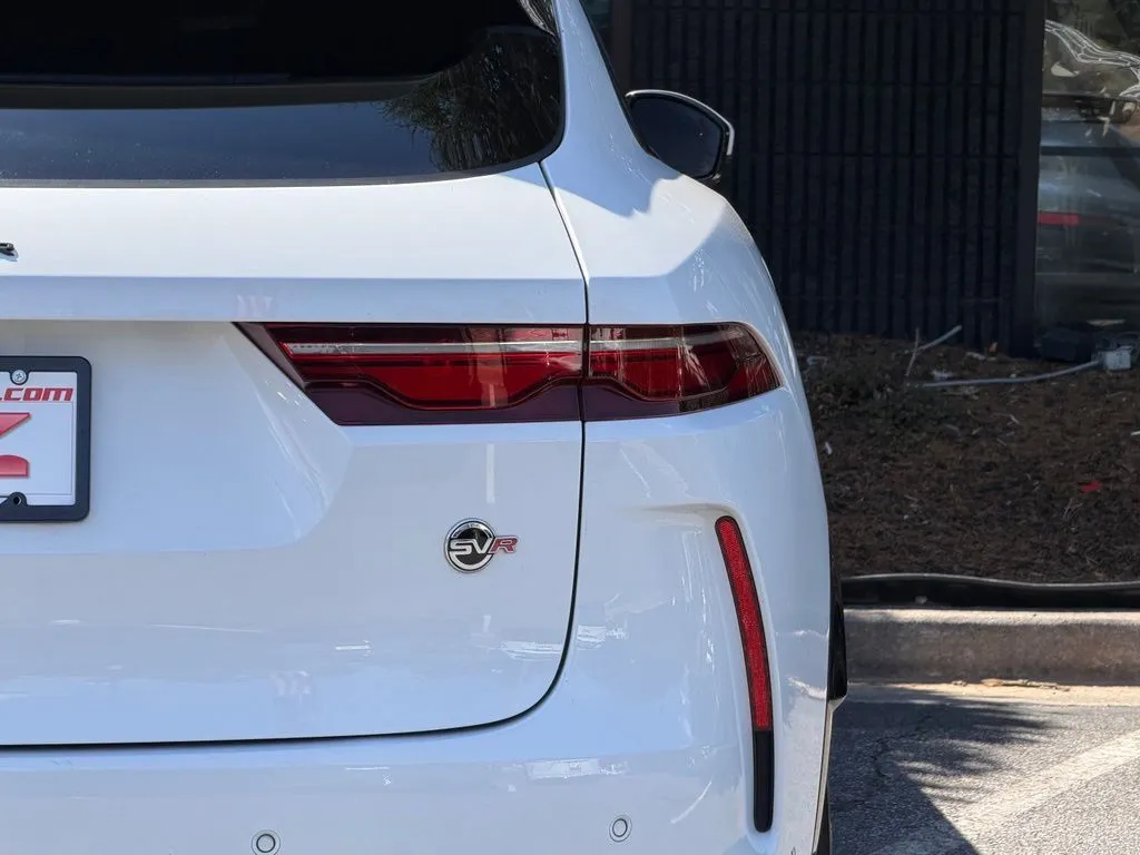 Jaguar F-PACE photo 17