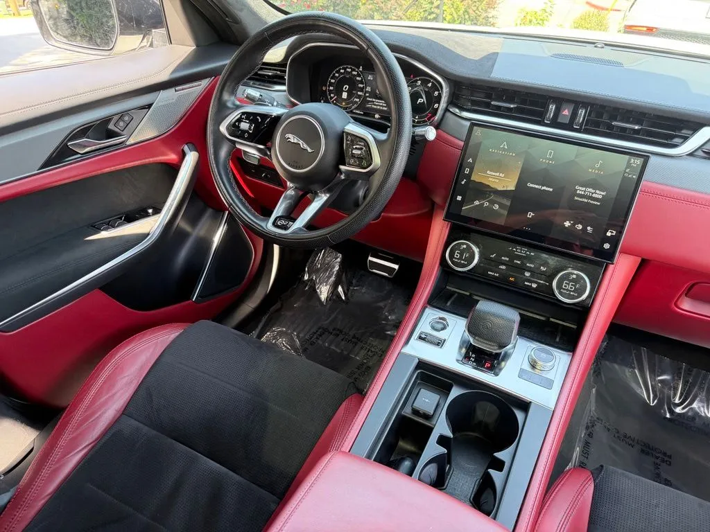 Jaguar F-PACE photo 43